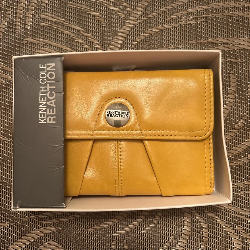 Yellow Kenneth Cole Reaction Clutch
